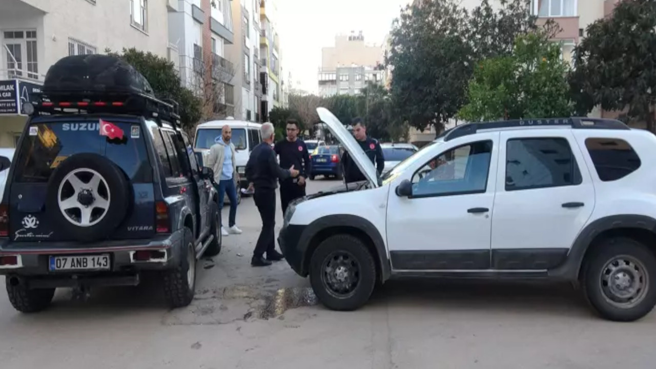 Antalya'da yol kesişiminde kaza: 1 sürücü yaralandı