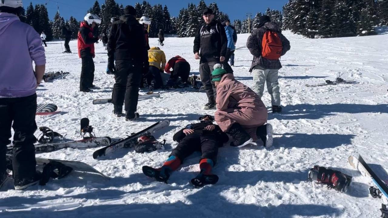 Uludağ’da kayakçılar birbirine girdi: 3 yaralı...