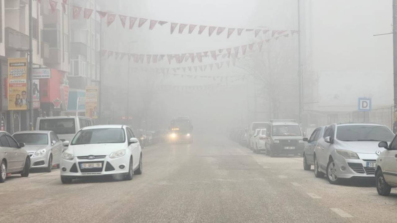 Bandırma’da kara ve deniz trafiğine sis engeli