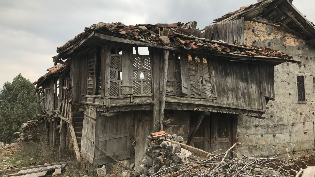 300 yıllık düğmeli evlerin trajik sonu: Tek tek yok oluyorlar