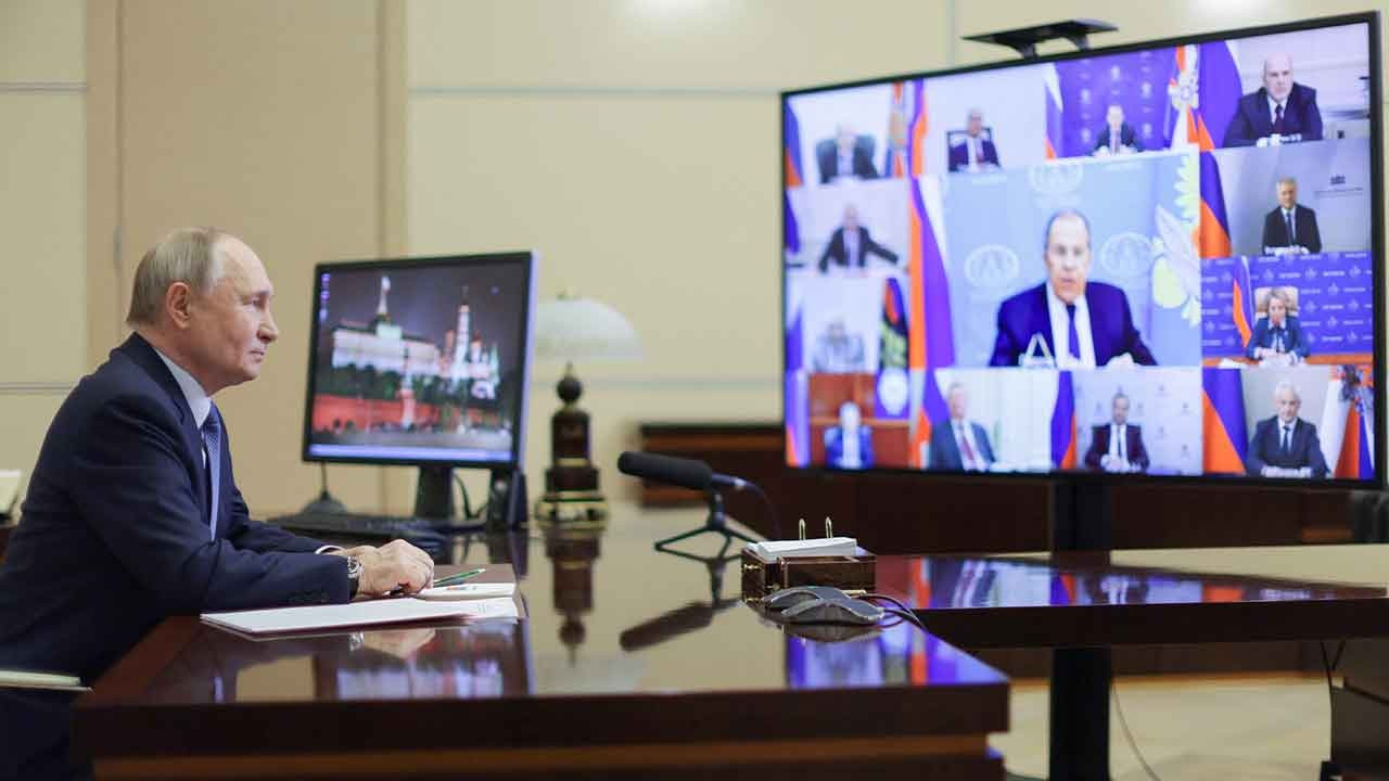 Putin'den Trump'a tebrik: 'Ukrayna konusunda diyaloğa açığız'