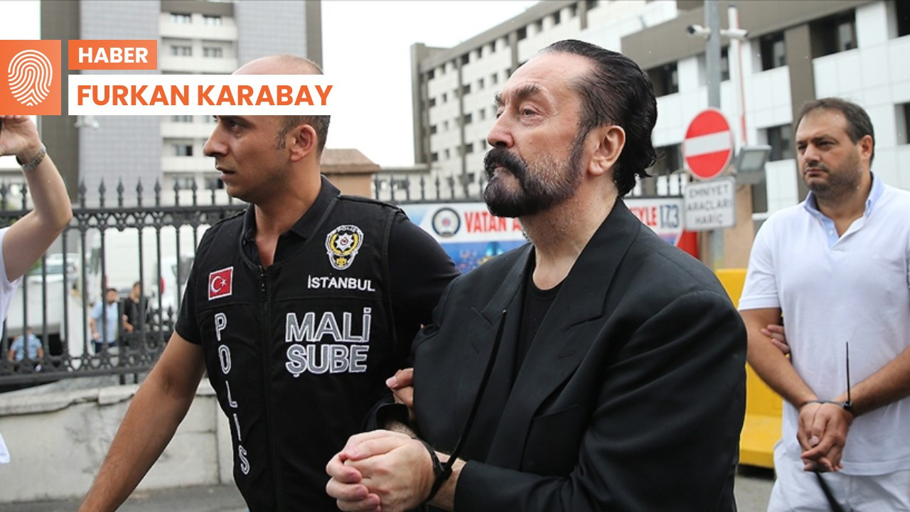 Adnan Oktar duruşma salonunda: 'Kombininiz çok güzel maşallah'