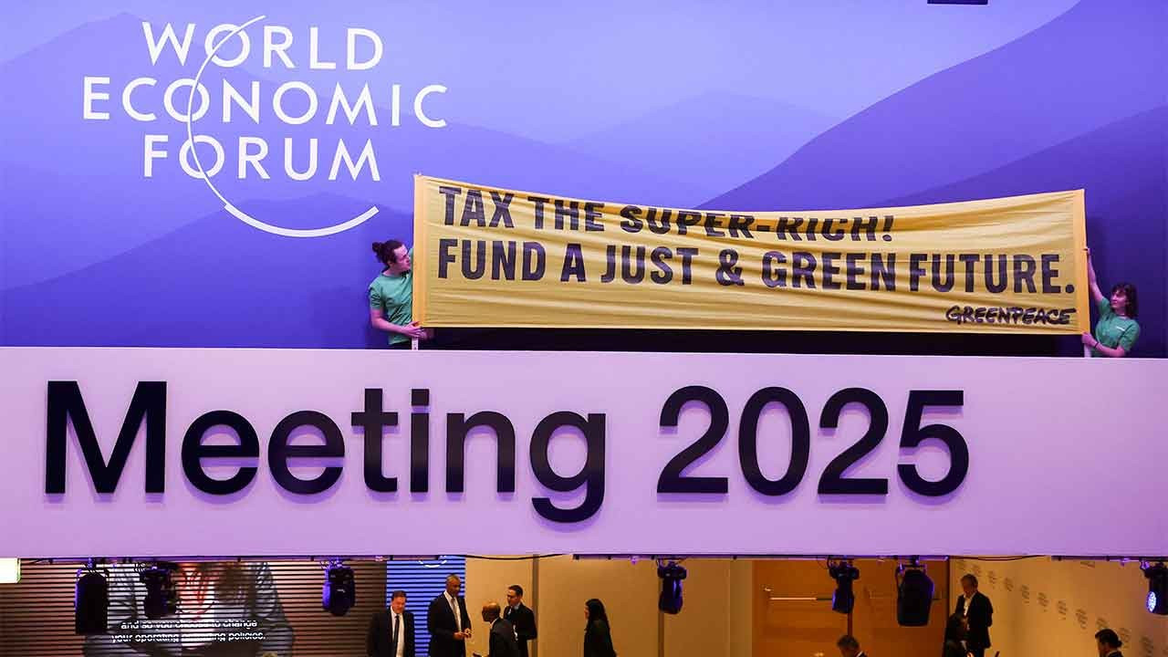 Davos'ta eylem: 'Süper zenginleri vergilendirin'