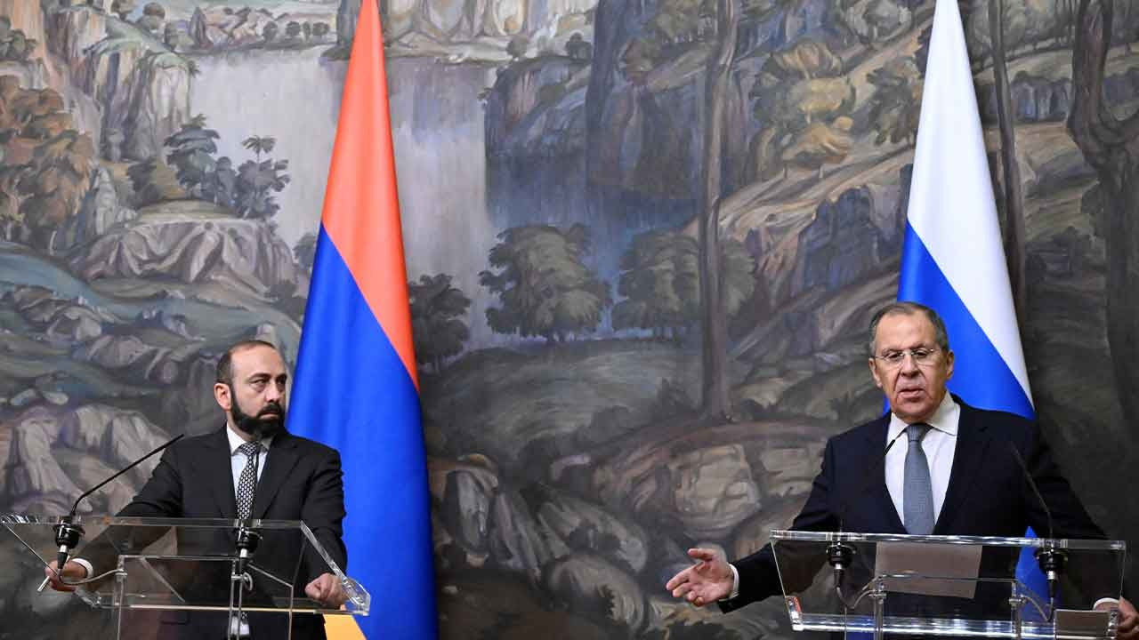 Lavrov, Mirzoyan'la görüştü: 'Bakü ve Erivan'a destek sağlamaya hazırız'