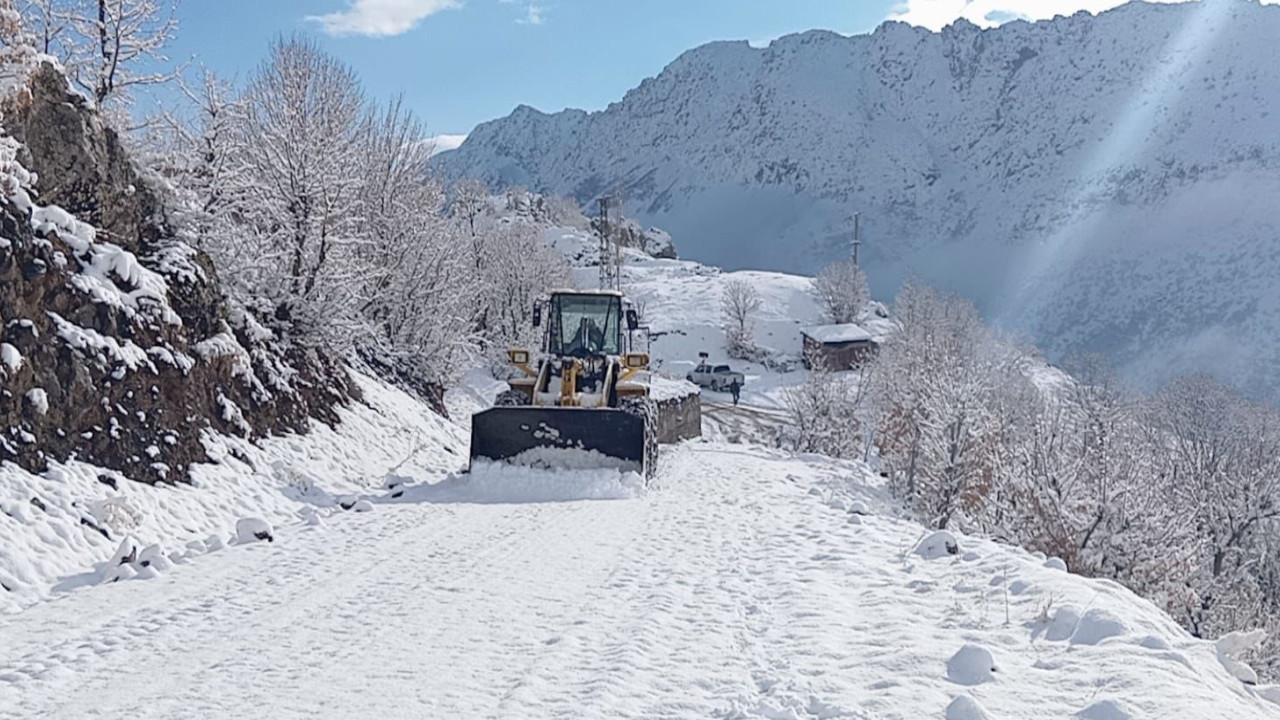 Şırnak'ta kapanan köy yolları açıldı