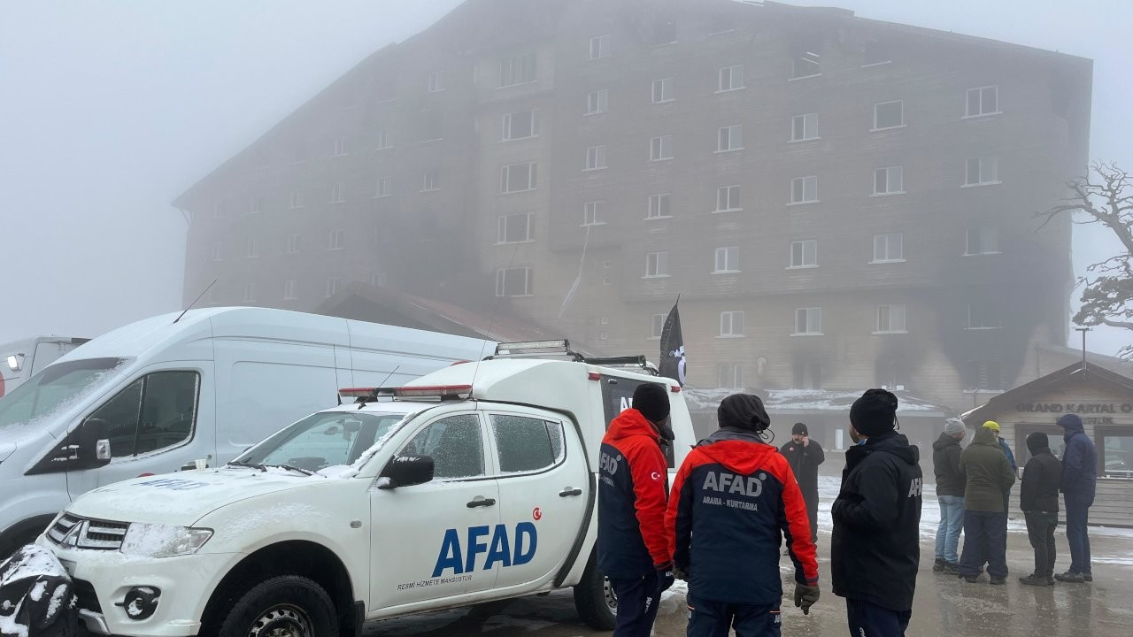 Kartalkaya’da 76 kişinin hayatını kaybettiği otelde AFAD arama yapıyor