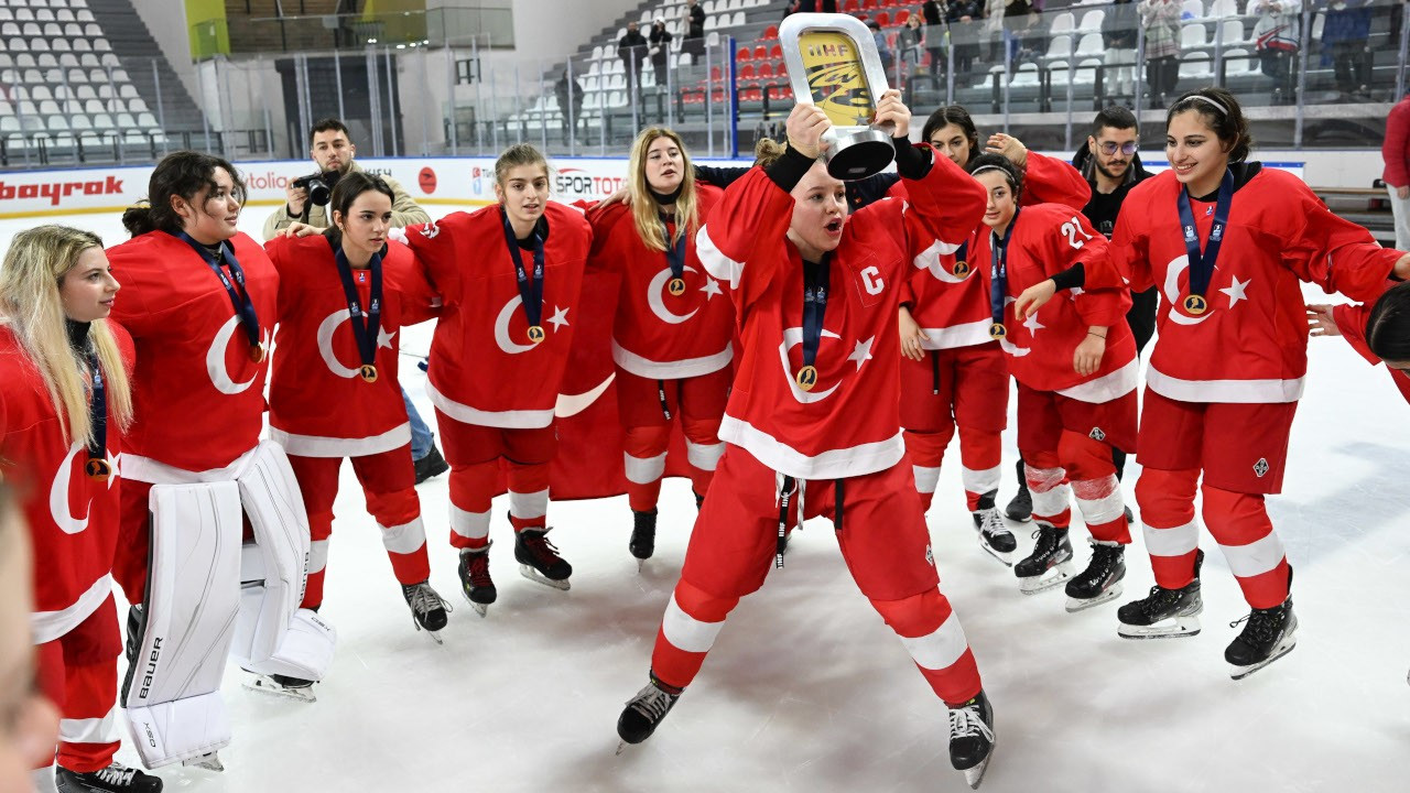 18 Yaş Altı Milli Takım buz hokeyinde İzlanda'yı yenerek şampiyon oldu