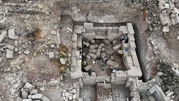 Assos kazılarında  44. sezon tamamlandı: 1800 yıllık anıt mezar bulundu - Sayfa 1