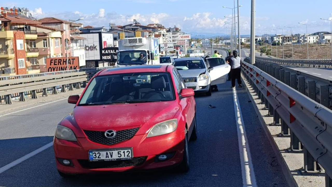 Otomobili iterek götürmeye çalıştı, 2 kazaya sebep oldu