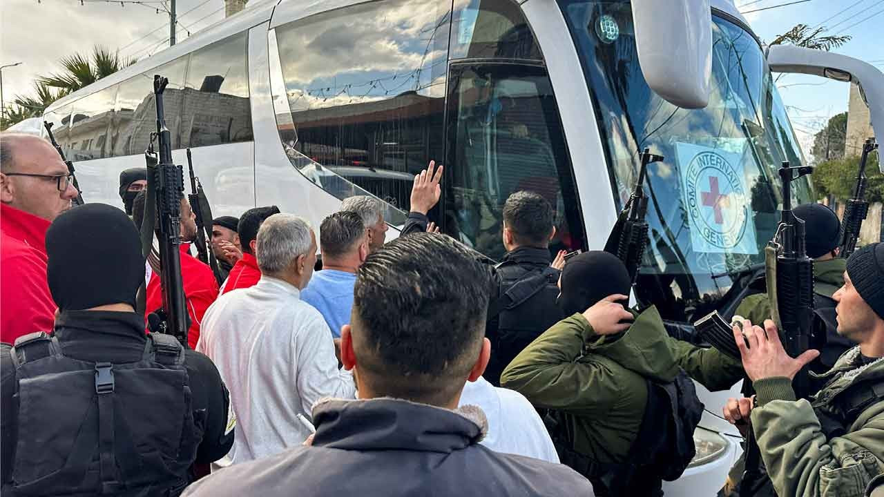 İsrail, 200 Filistinliyi serbest bıraktı: '70 kişi Mısır'a sınır dışı edilecek'