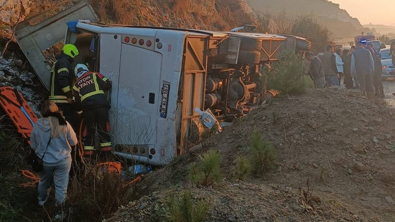 Aydın'da tur midibüsü devrildi, 23 kişi yaralandı