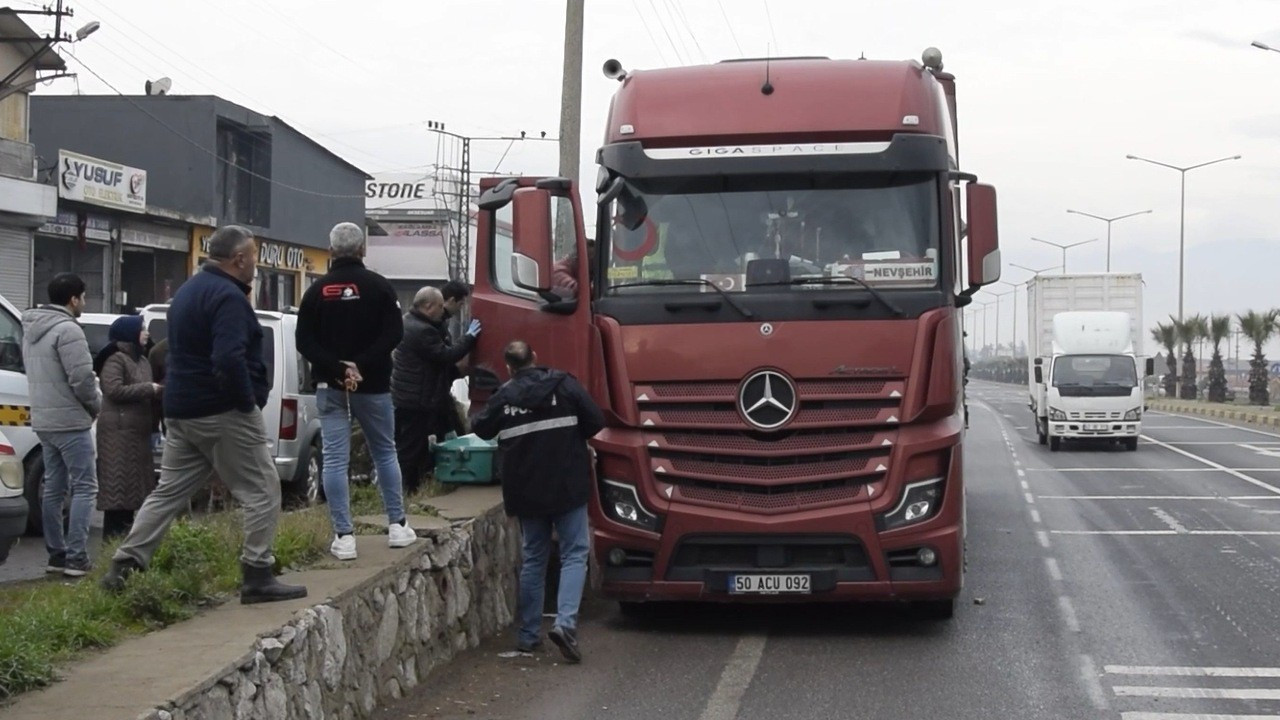 Park halindeki tırın sürücüsü ölü bulundu