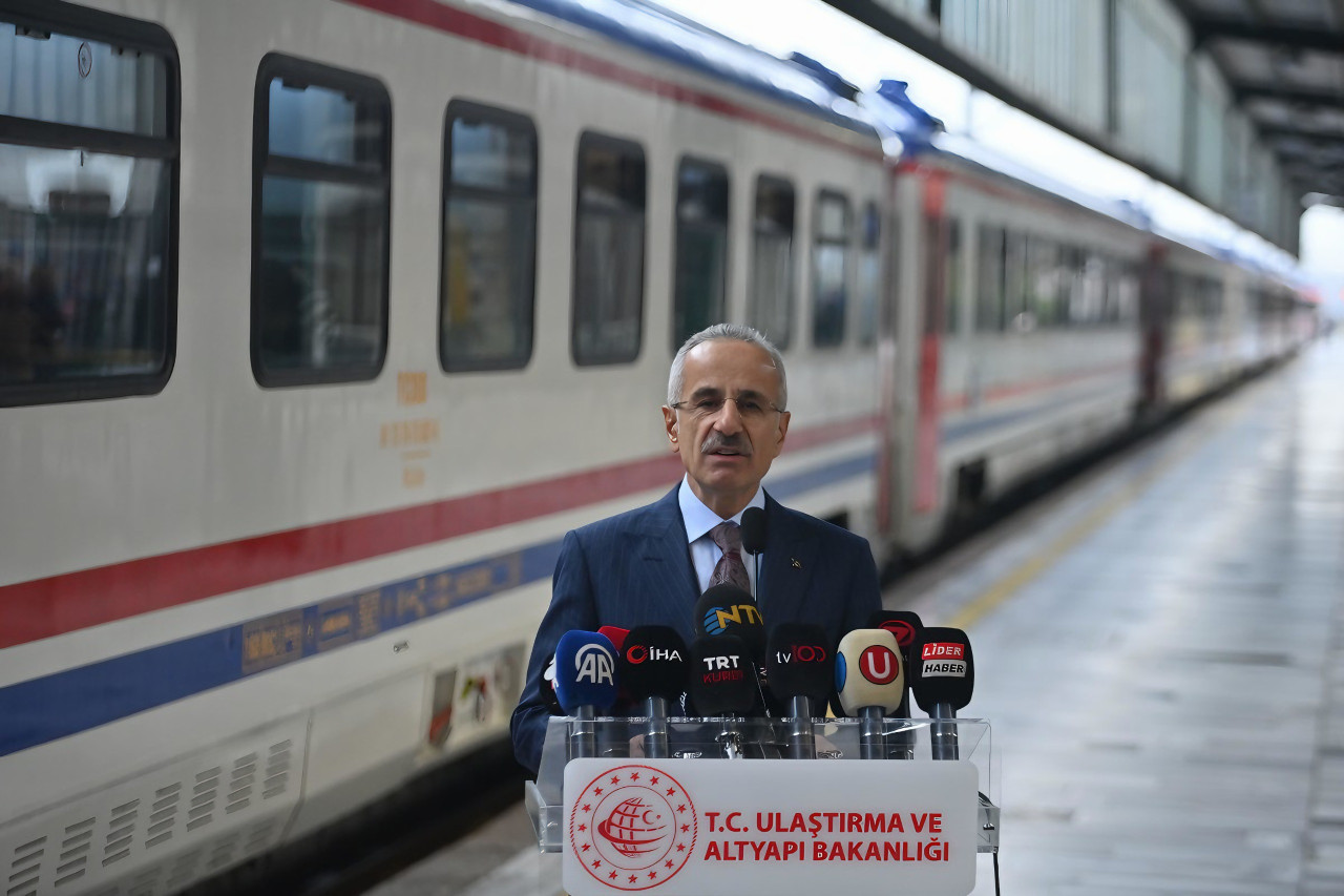 bakan uraloglu tahran van tren sefe